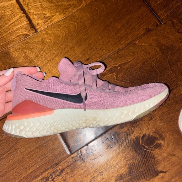 nike epic react tennis shoes - Picture 3 of 5